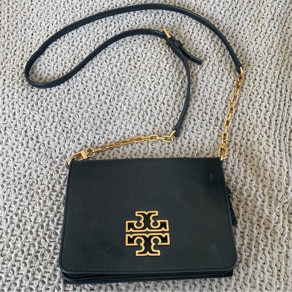 Tory Burch Britten Combo crossbody in black with gold hardware